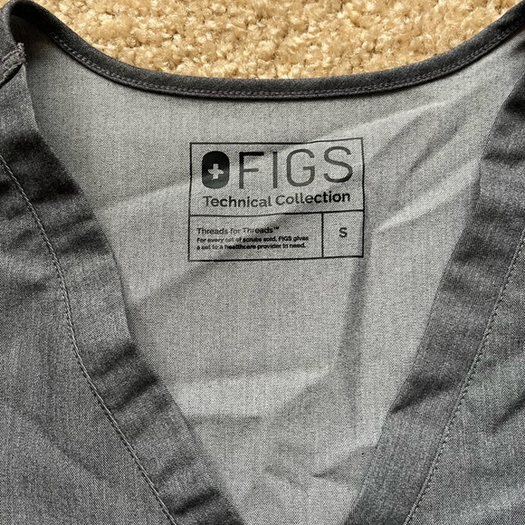 Figs Tops - FIGS Graphite Casma Three Pocket Scrub Top